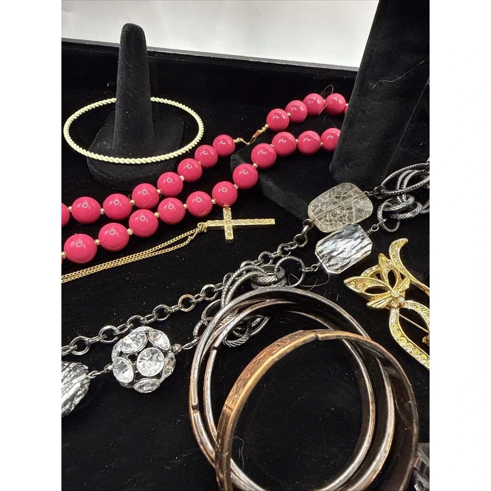 Vintage Lot of 15 Necklaces, Bracelets, Earrings And/or Brooches‎ See Pics